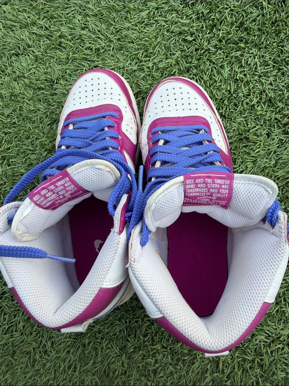 Vintage Nike High-Top Sneakers in White, Magenta & Blue with Multicolor Logo - Picture 4 of 10